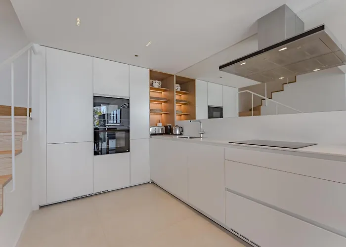 Aquasuites Luxury B08 Apartment *